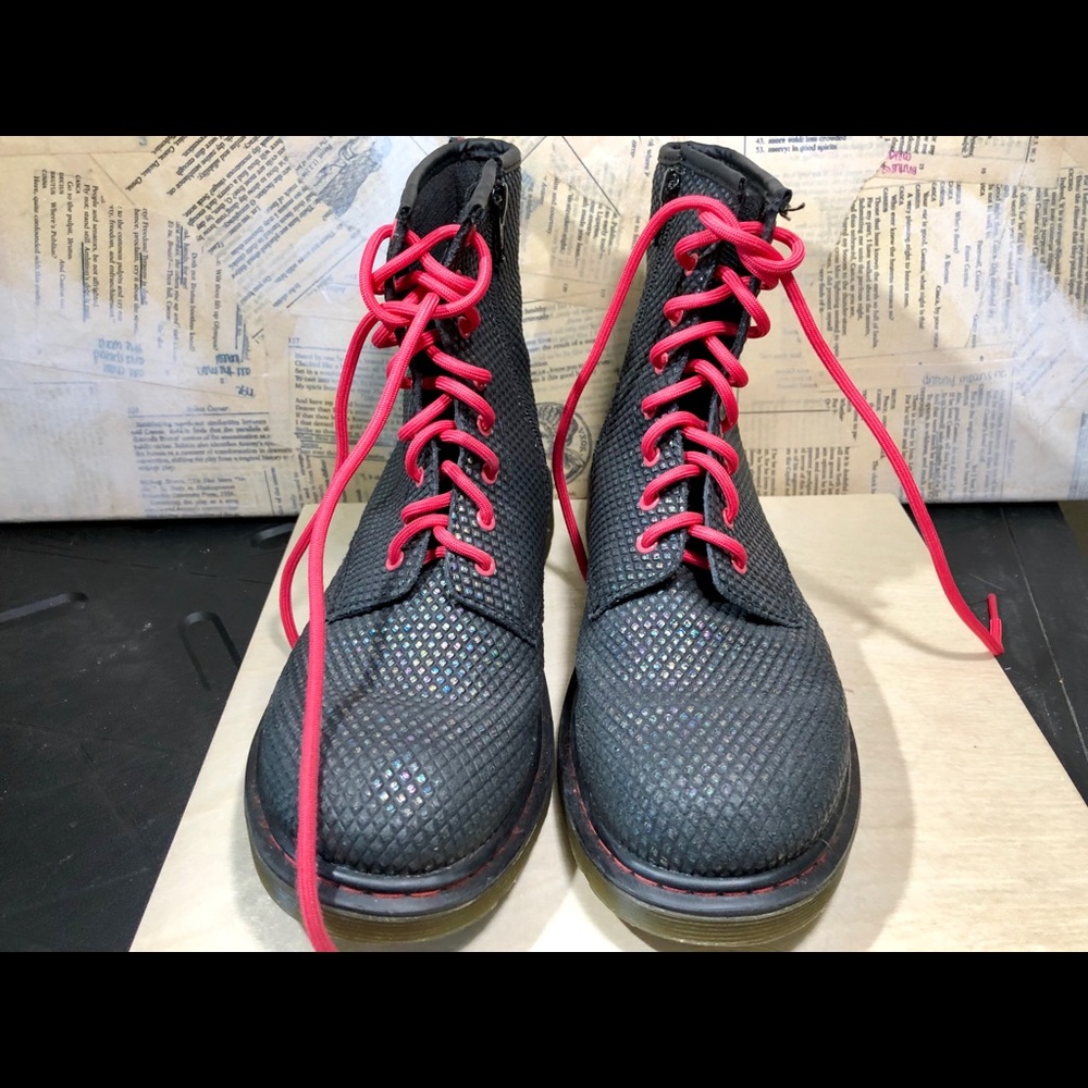 🎉 Fishnet Doc Martens - Picture 2 of 14